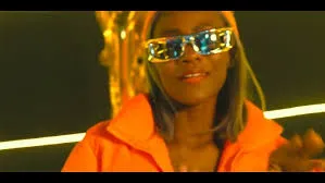 Zoli White Smoke – Re Hwela Eng ft SmeezyOn The Beat & Kharishma